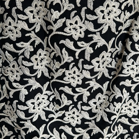 Dresses - Picture 2 of 3